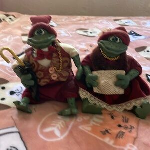 Beautiful old fashion couple of frog and toad in resin 😍🥰🥰
